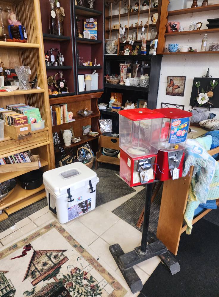 Off the Hook Antiques and Treasures Consignment