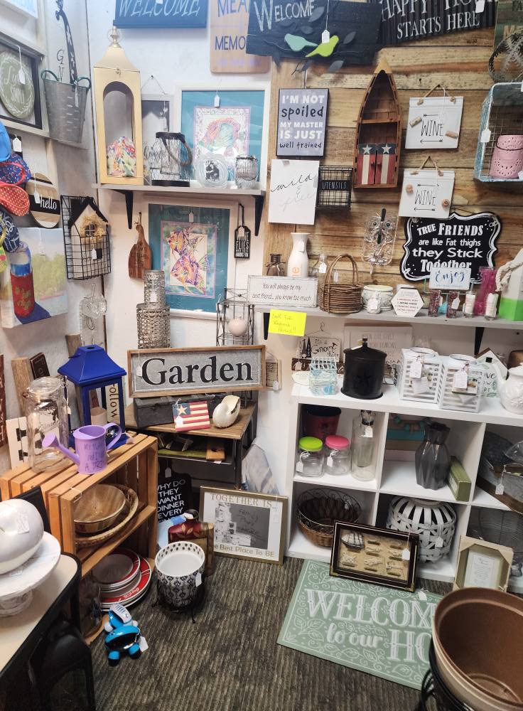 Off the Hook Antiques and Treasures Consignment