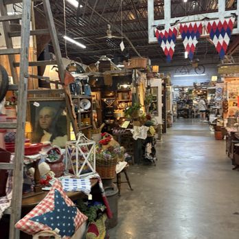 Freakin’Antiquin’ Antique Mall