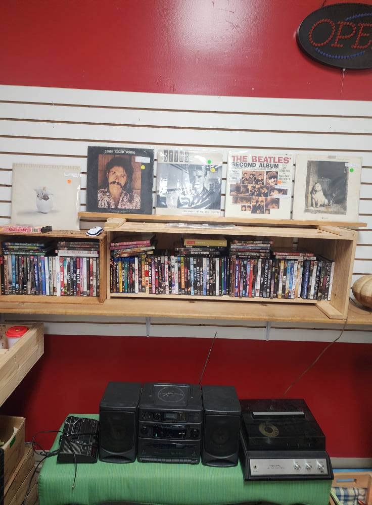 Off the Hook Antiques and Treasures Consignment