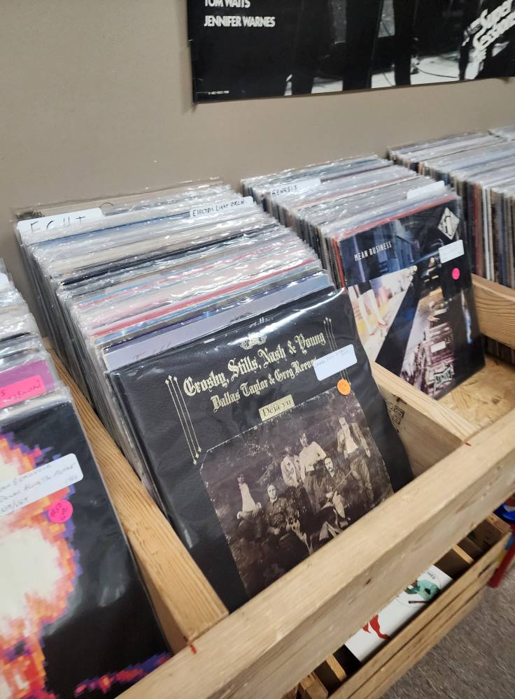 Off the Hook Antiques and Treasures Consignment