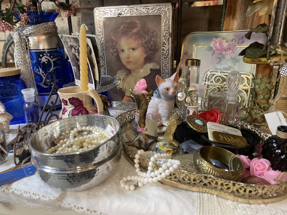 Unique Antiques & Gift Shop