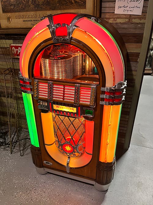 1947 Wurlitzer Jukebox (the Bubbler)
